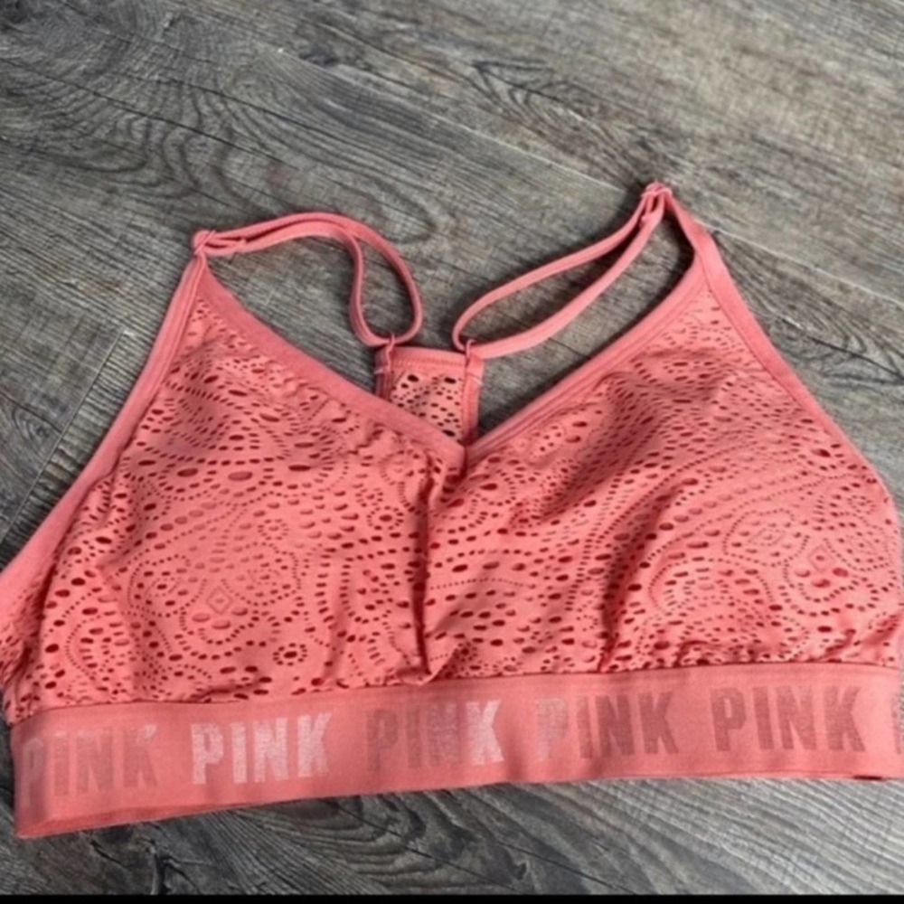 Victoria Secret PINK lightly lined ultimate sports bra